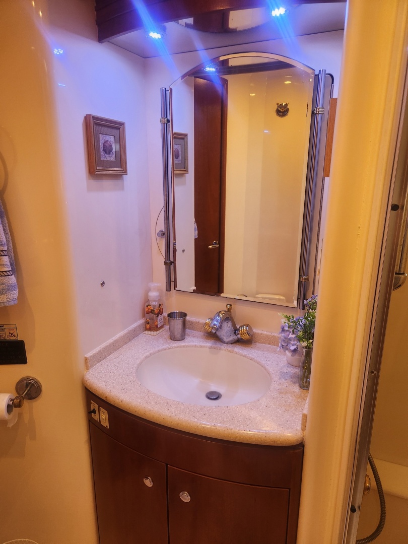 Carver-Voyager 1998-Moonstruck Charlestown-Massachusetts-United States-6230178 | Thumbnail
