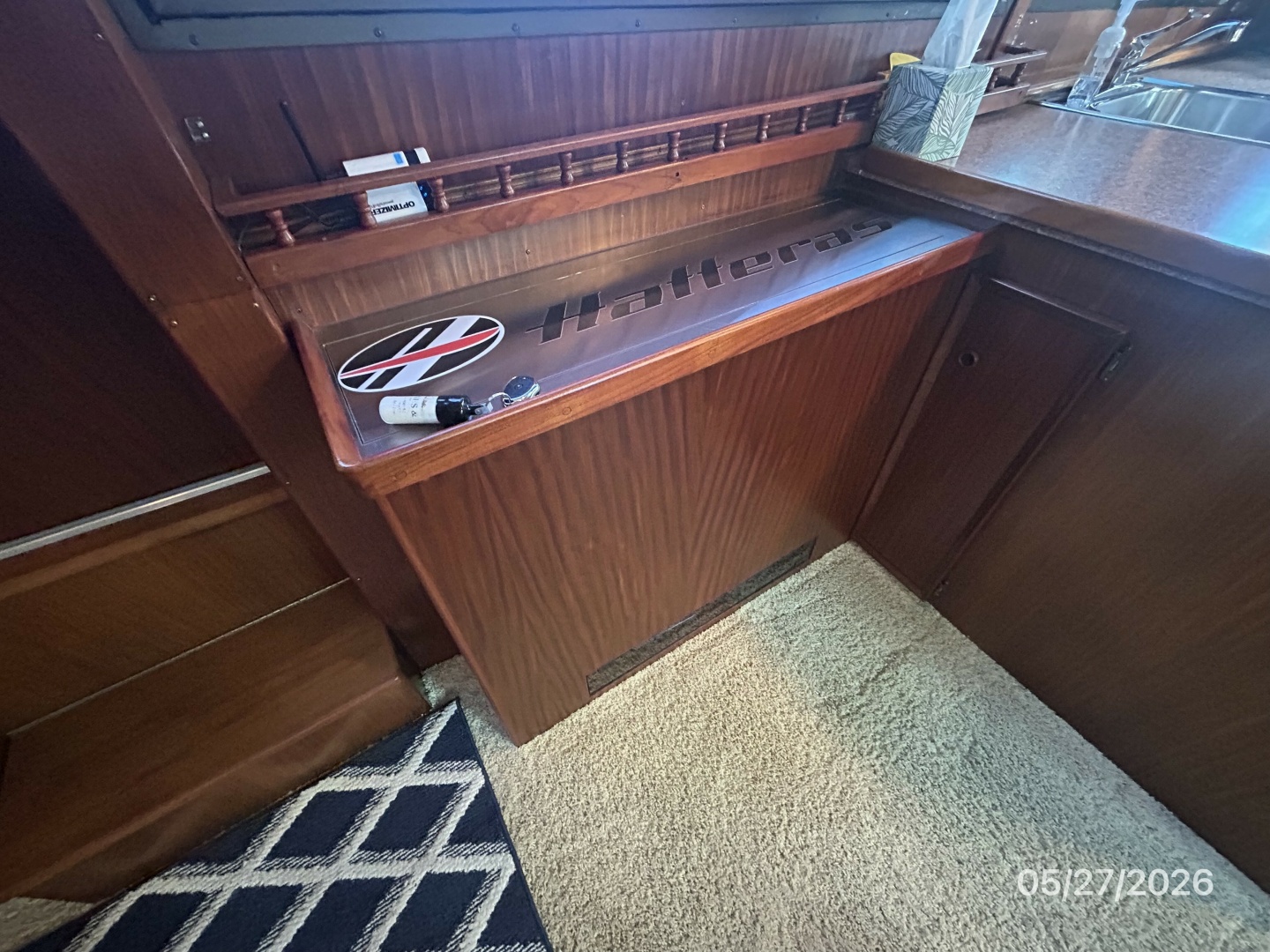 Hatteras-LRC 1981-RoBoat East Dubuque-Illinois-United States-42 Hatteras salon TV lift1-6248116 | Thumbnail