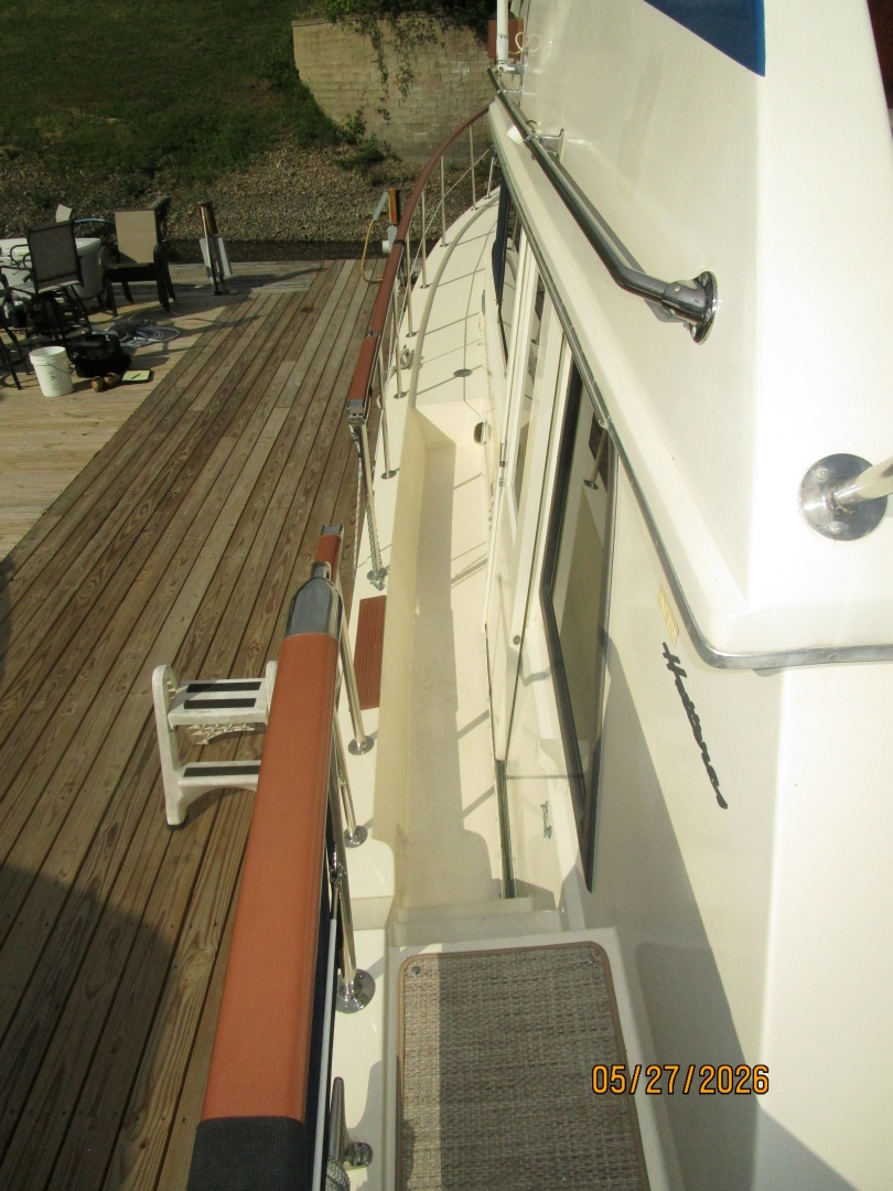 Hatteras-LRC 1981-RoBoat East Dubuque-Illinois-United States-42 Hatteras port side deck1-6248108 | Thumbnail