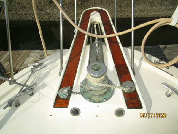 Hatteras-LRC 1981-RoBoat East Dubuque-Illinois-United States-42 Hatteras anchor windlass1-6248048