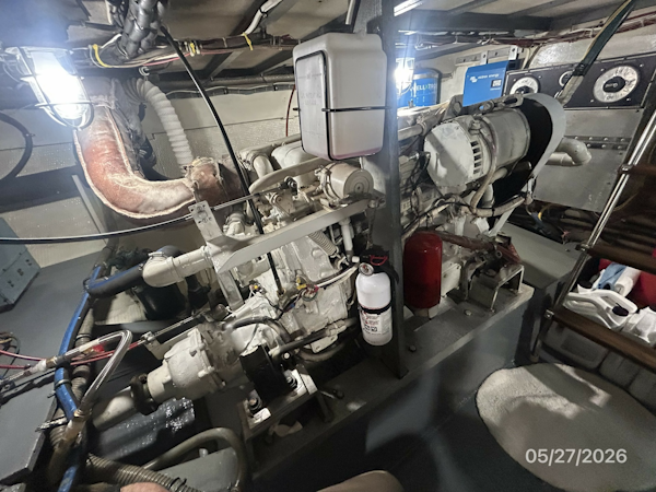 Hatteras-LRC 1981-RoBoat East Dubuque-Illinois-United States-42 Hatteras port main engine2-6248103