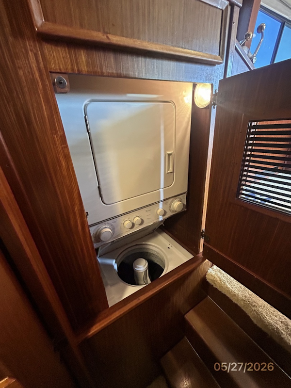Hatteras-LRC 1981-RoBoat East Dubuque-Illinois-United States-42 Hatteras washer-dryer-6248134