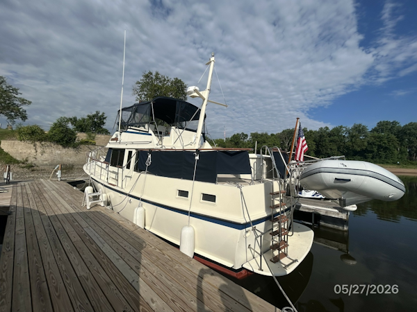 Hatteras-LRC 1981-RoBoat East Dubuque-Illinois-United States-42 Hatteras port aft profile-6248100