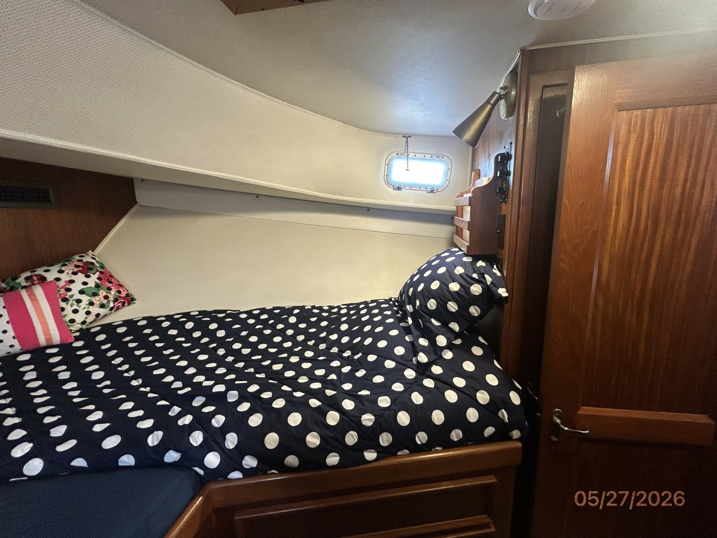 Hatteras-LRC 1981-RoBoat East Dubuque-Illinois-United States-42 Hatteras guest stateroom starboard-6248078 | Thumbnail