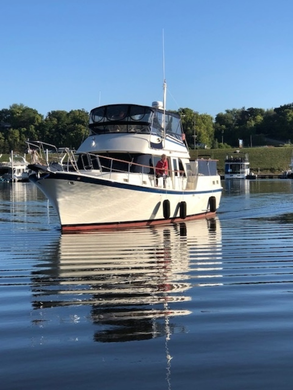 Hatteras-LRC 1981-RoBoat East Dubuque-Illinois-United States-42 Hatteras port forward profile1-6248102
