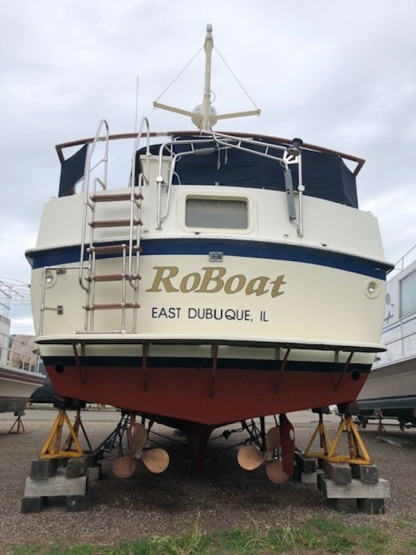 Hatteras-LRC 1981-RoBoat East Dubuque-Illinois-United States-42 Hatteras hauled out6-6248079