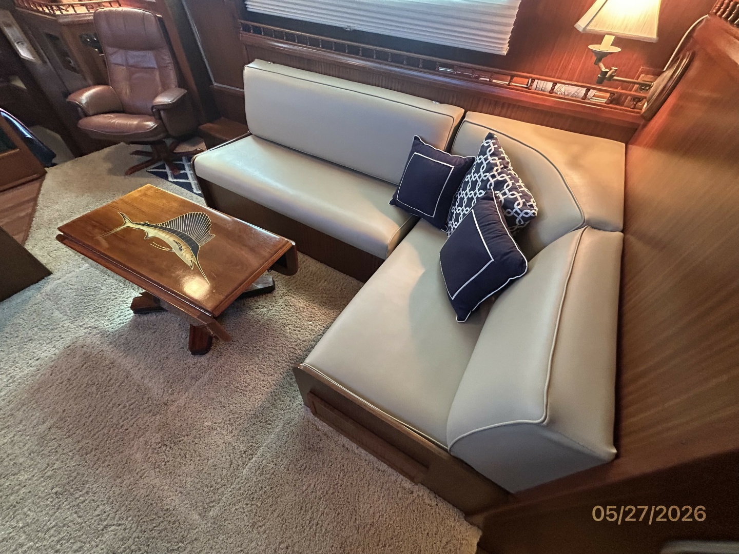 Hatteras-LRC 1981-RoBoat East Dubuque-Illinois-United States-42 Hatteras salon seating2-6248114 | Thumbnail