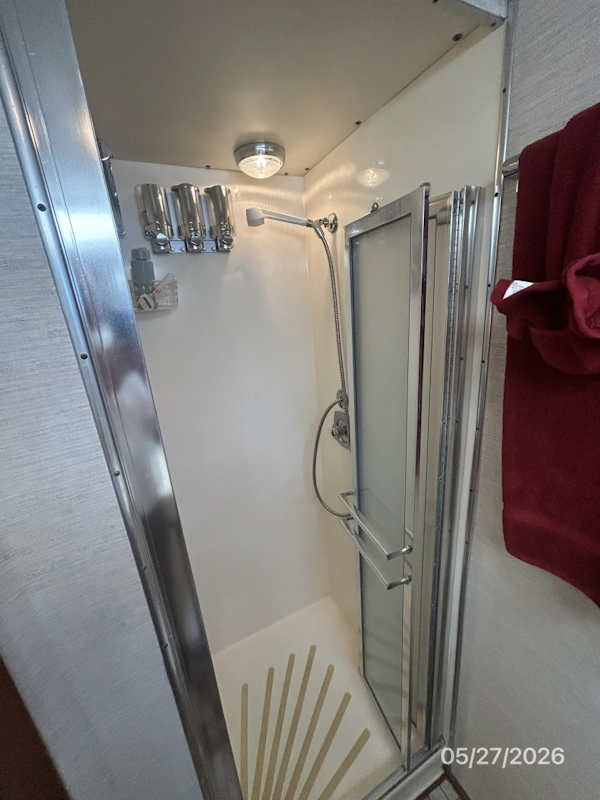 Hatteras-LRC 1981-RoBoat East Dubuque-Illinois-United States-42 Hatteras master stateroom shower-6248098