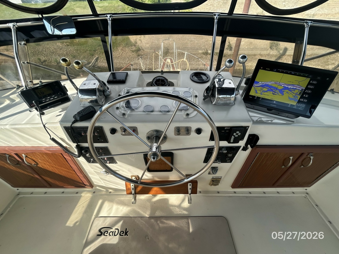 Hatteras-LRC 1981-RoBoat East Dubuque-Illinois-United States-42 Hatteras flybridge helm2-6248063 | Thumbnail