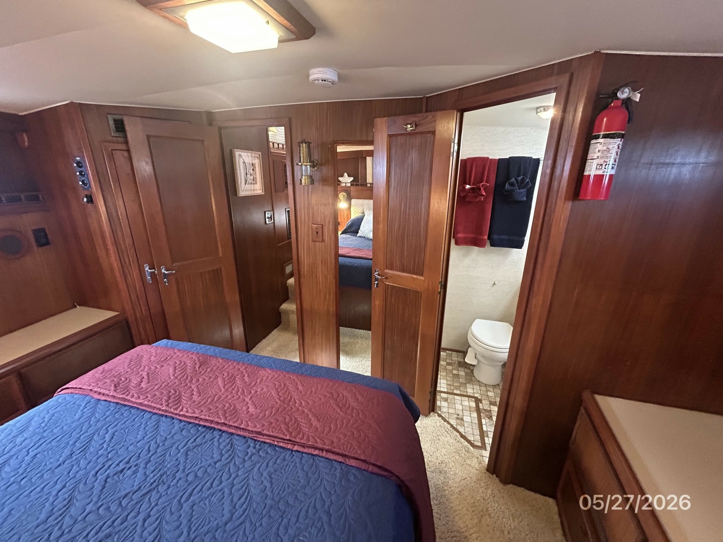 Hatteras-LRC 1981-RoBoat East Dubuque-Illinois-United States-42 Hatteras master stateroom forward-6248094 | Thumbnail