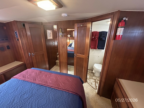 Hatteras-LRC 1981-RoBoat East Dubuque-Illinois-United States-42 Hatteras master stateroom forward-6248094
