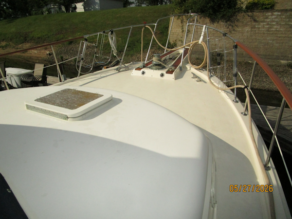 Hatteras-LRC 1981-RoBoat East Dubuque-Illinois-United States-42 Hatteras foredeck2-6248070