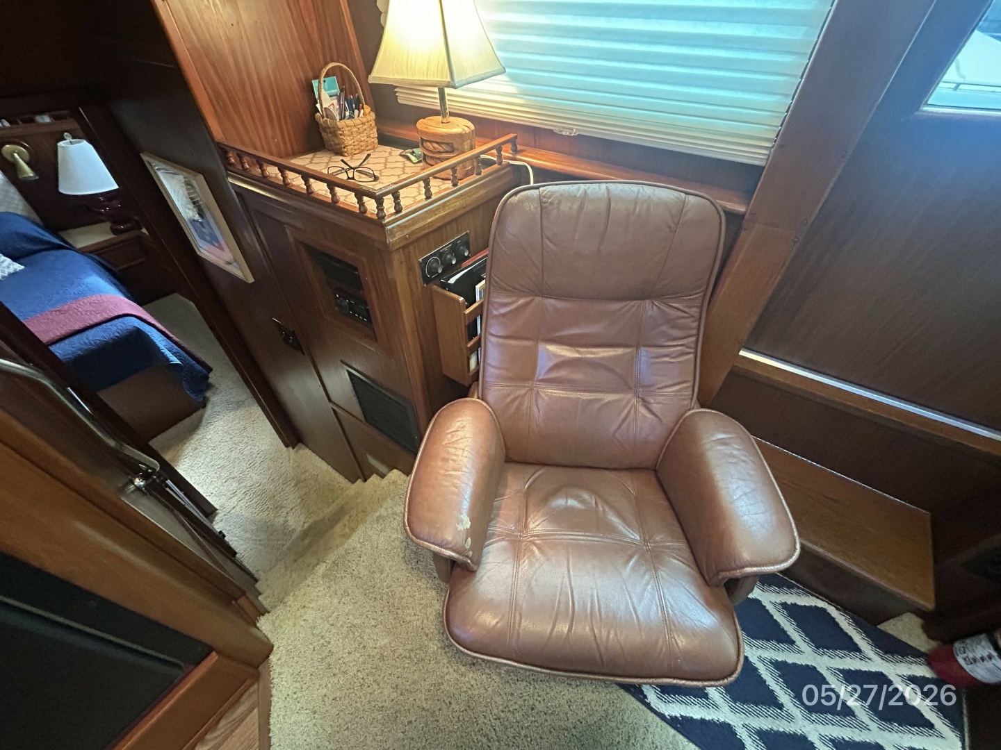 Hatteras-LRC 1981-RoBoat East Dubuque-Illinois-United States-42 Hatteras salon port aft-6248111 | Thumbnail