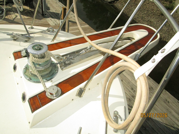 Hatteras-LRC 1981-RoBoat East Dubuque-Illinois-United States-42 Hatteras anchor windlass2-6248049
