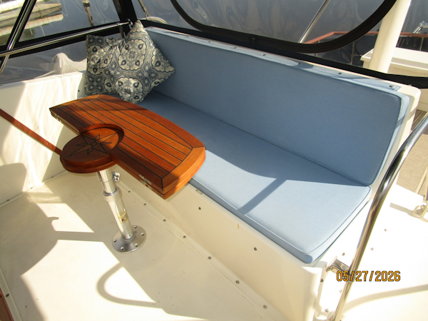 Hatteras-LRC 1981-RoBoat East Dubuque-Illinois-United States-42 Hatteras flybridge aft seating1-6248059