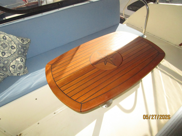 Hatteras-LRC 1981-RoBoat East Dubuque-Illinois-United States-42 Hatteras flybridge table-6248067