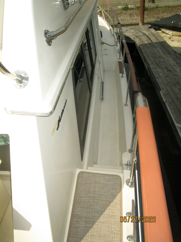 Hatteras-LRC 1981-RoBoat East Dubuque-Illinois-United States-42 Hatteras starboard side deck1-6248124