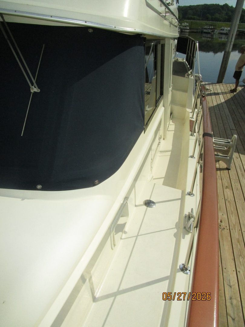 Hatteras-LRC 1981-RoBoat East Dubuque-Illinois-United States-42 Hatteras port side deck2-6248107 | Thumbnail