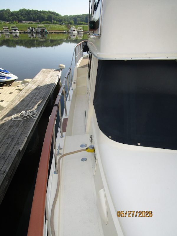 Hatteras-LRC 1981-RoBoat East Dubuque-Illinois-United States-42 Hatteras starboard side deck2-6248123