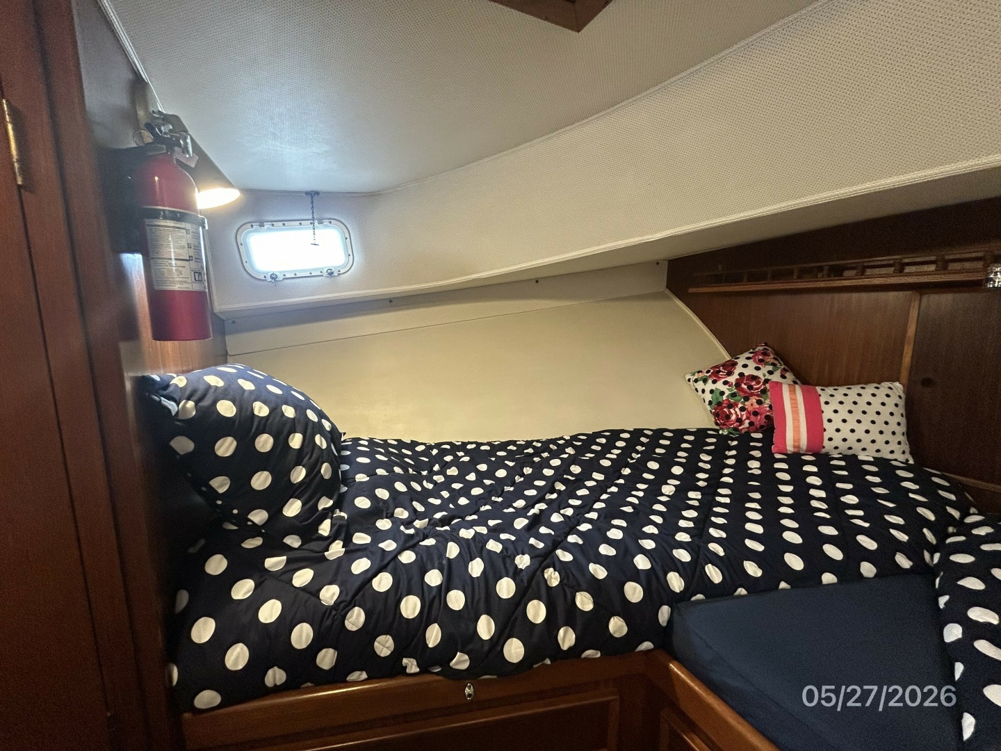 Hatteras-LRC 1981-RoBoat East Dubuque-Illinois-United States-42 Hatteras guest stateroom port-6248077 | Thumbnail