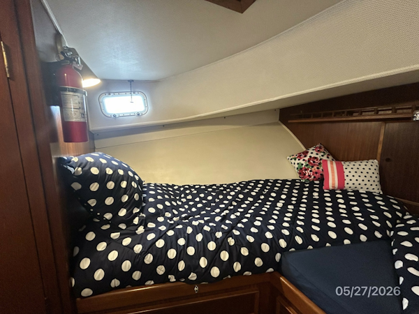 Hatteras-LRC 1981-RoBoat East Dubuque-Illinois-United States-42 Hatteras guest stateroom port-6248077