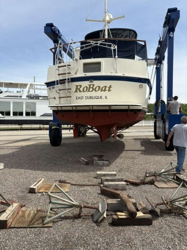 Hatteras-LRC 1981-RoBoat East Dubuque-Illinois-United States-42 Hatteras hauled out5-6248084