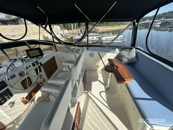 Hatteras-LRC 1981-RoBoat East Dubuque-Illinois-United States-42 Hatteras flybridge starboard-6248066