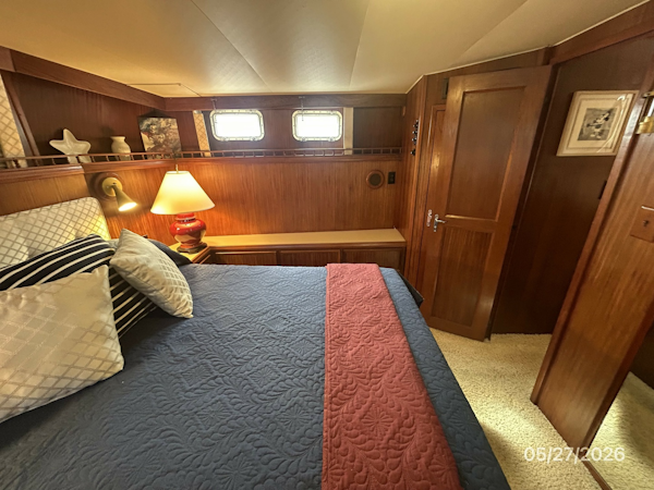Hatteras-LRC 1981-RoBoat East Dubuque-Illinois-United States-42 Hatteras master stateroom port-6248097
