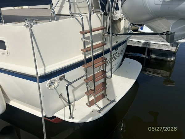 Hatteras-LRC 1981-RoBoat East Dubuque-Illinois-United States-42 Hatteras swimplatform-6248130