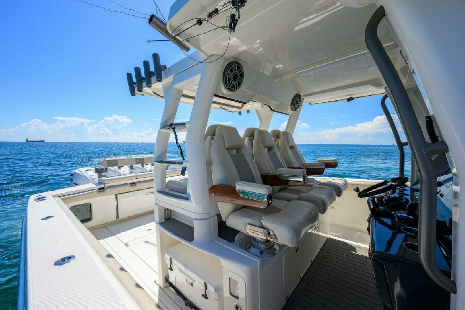 Solace-Center Console 2021-41 Solace 2021 Fort Lauderdale-Florida-United States-Solace 41 Helm Seating-6254237 | Thumbnail