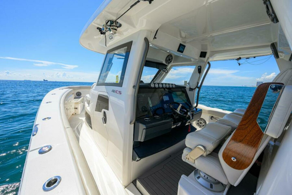 Solace-Center Console 2021-41 Solace 2021 Fort Lauderdale-Florida-United States-Solace 41 Helm Seating and Electronics-6254232