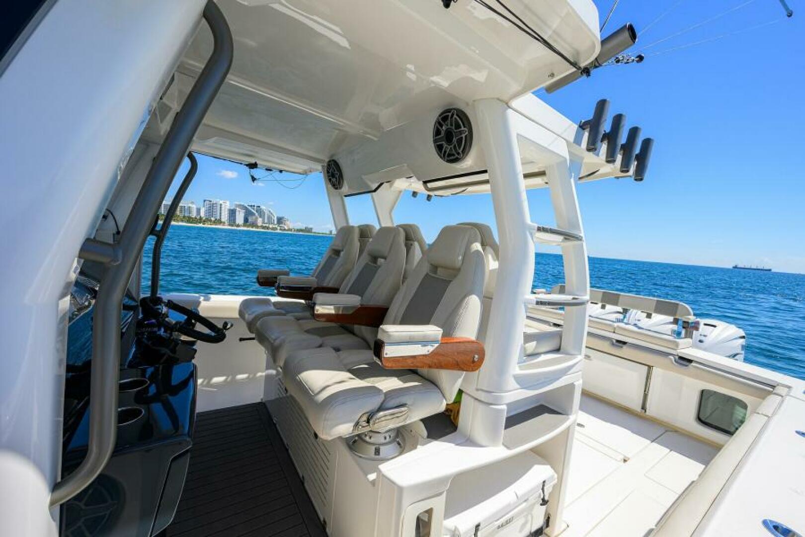Solace-Center Console 2021-41 Solace 2021 Fort Lauderdale-Florida-United States-Solace 41 Helm Seating-6254238 | Thumbnail
