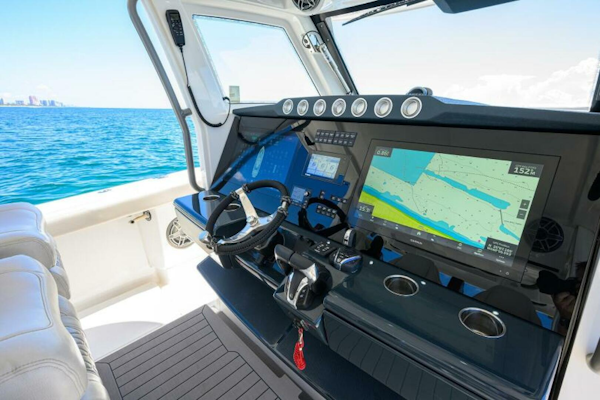 Solace-Center Console 2021-41 Solace 2021 Fort Lauderdale-Florida-United States-Solace 41 Helm Electronics-6254235