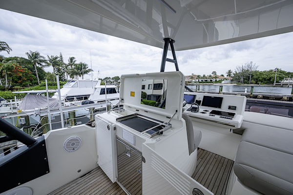 Prestige-520 2021-SIMMER DOWN Palm Beach Gardens-Florida-United States-6256961