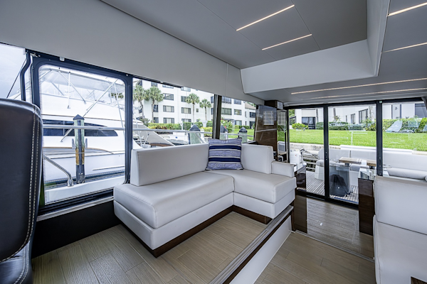 Prestige-520 2021-SIMMER DOWN Palm Beach Gardens-Florida-United States-6256981