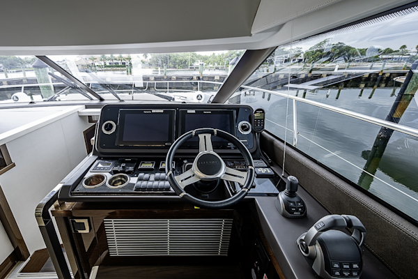 Prestige-520 2021-SIMMER DOWN Palm Beach Gardens-Florida-United States-6256978