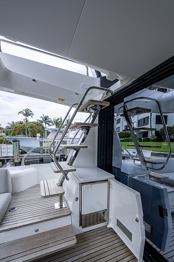 Prestige-520 2021-SIMMER DOWN Palm Beach Gardens-Florida-United States-6256951
