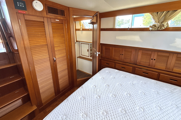 Grand Banks-46 Classic 1990-GRAND JOUR Chesapeake-Virginia-United States-Aft Stateroom Starboard Stall Shower-6257763