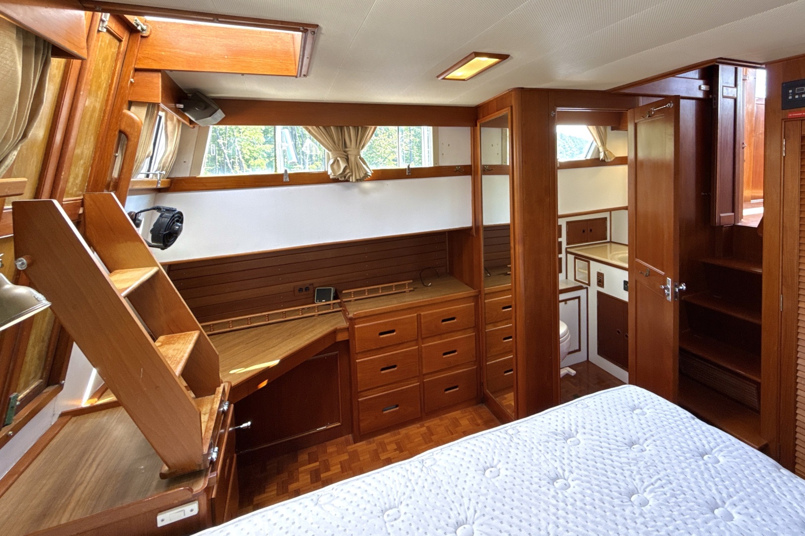 Grand Banks-46 Classic 1990-GRAND JOUR Chesapeake-Virginia-United States-Aft Stateroom Port Head-6257762 | Thumbnail