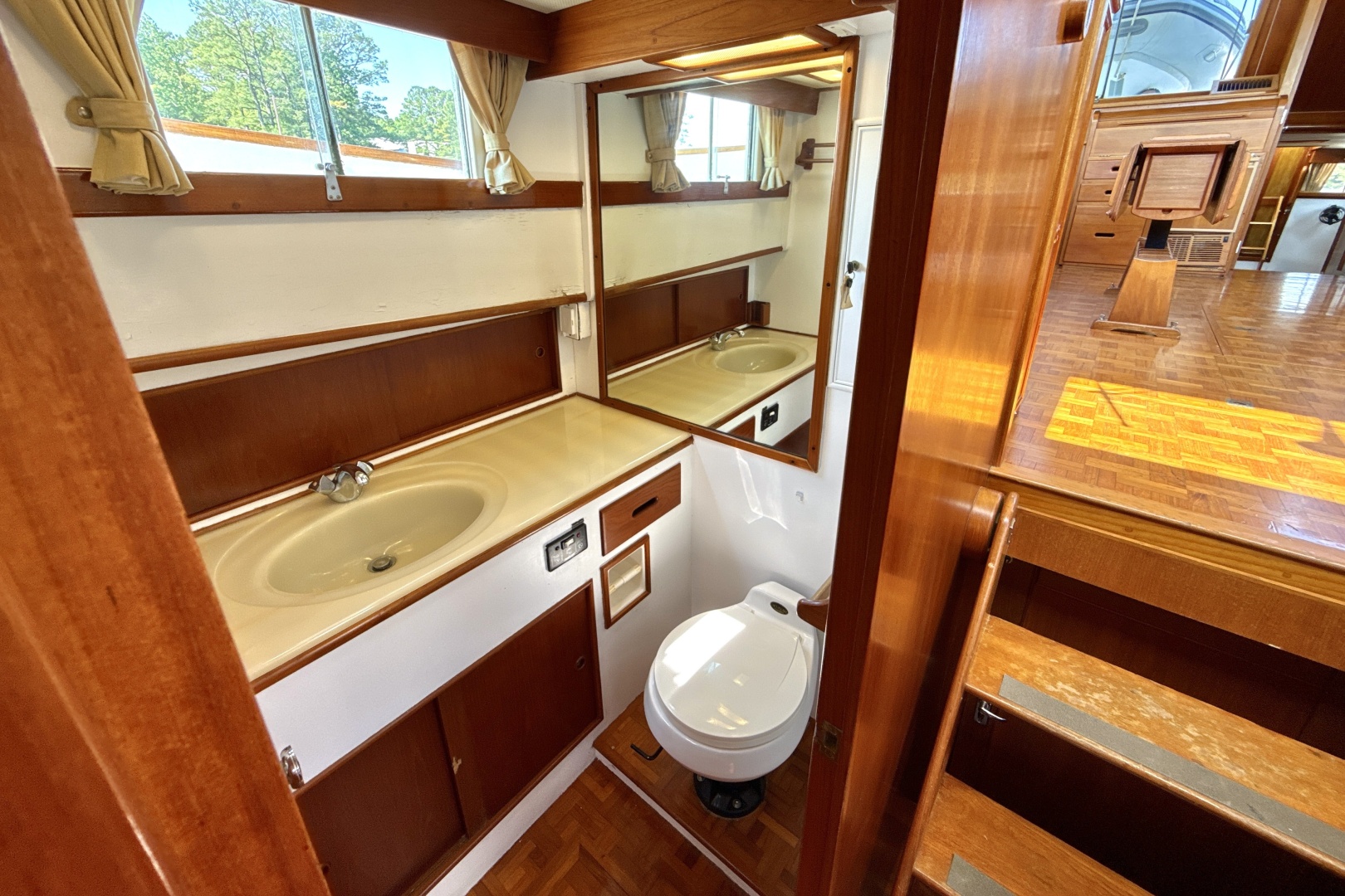 Grand Banks-46 Classic 1990-GRAND JOUR Chesapeake-Virginia-United States-Starboard Head with Stall Shower-6257755 | Thumbnail