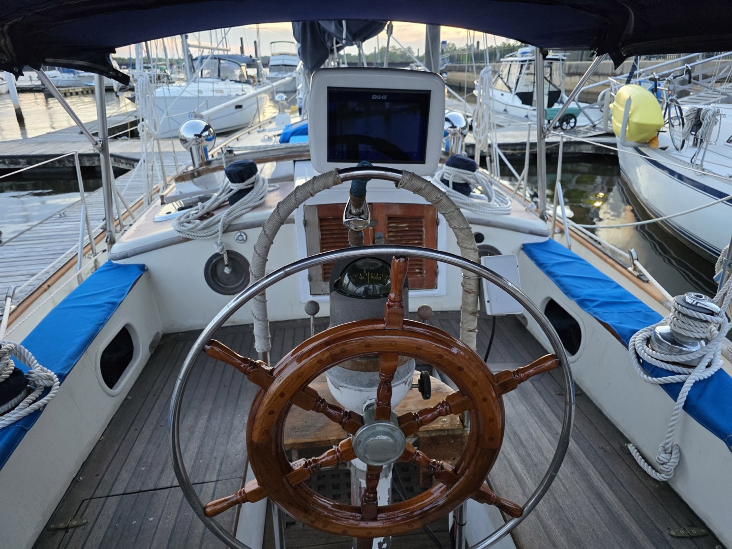 Tayana-37 1982 -New Bern-North Carolina-United States-6332351 | Thumbnail