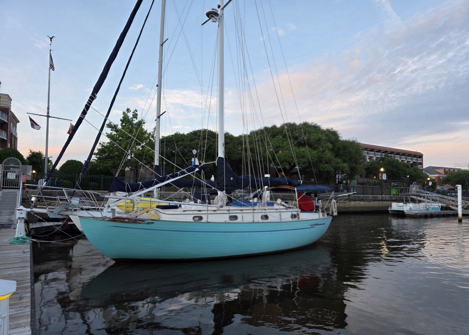 Tayana-37 1982 -New Bern-North Carolina-United States-6332337 | Thumbnail