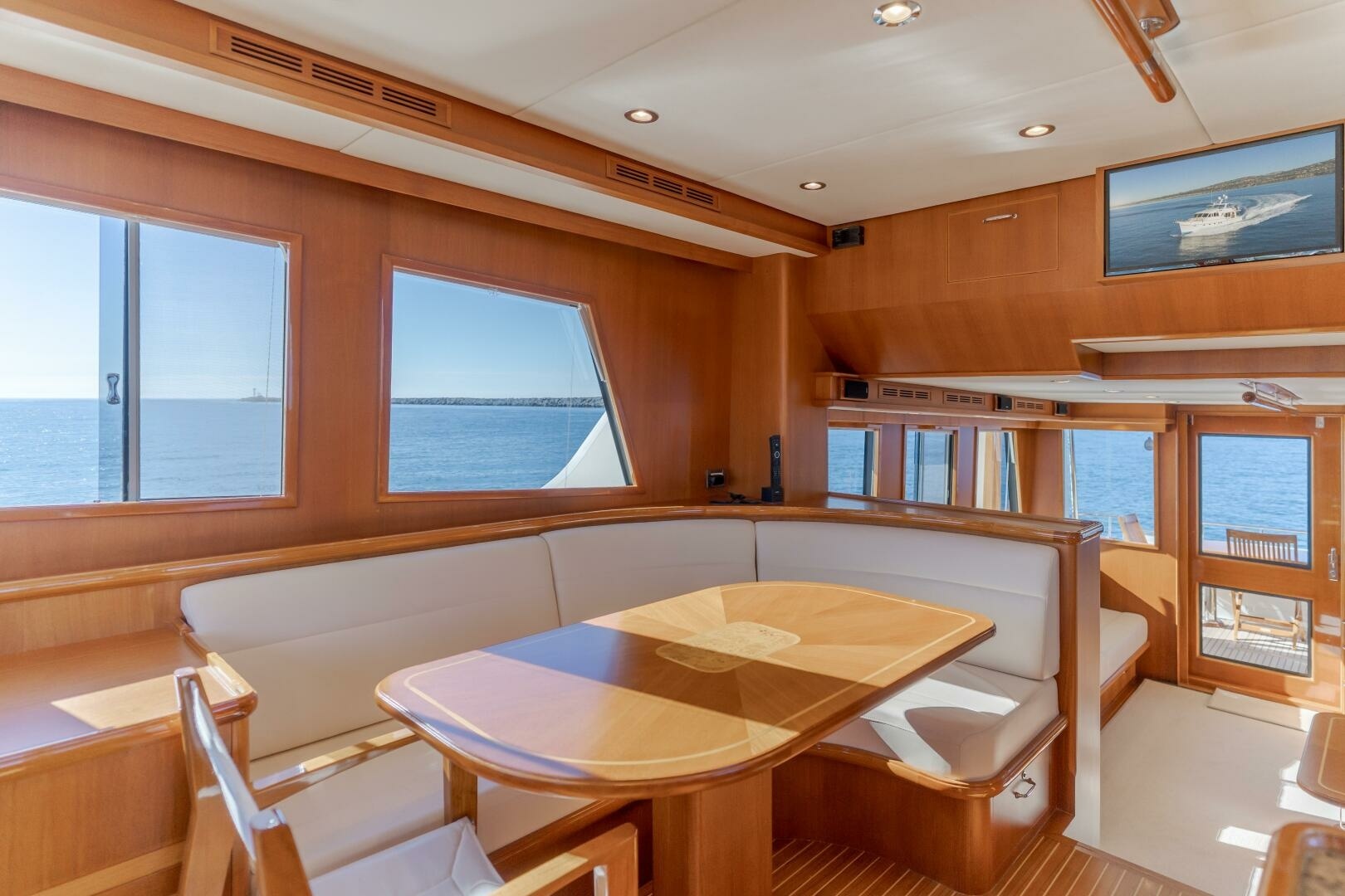 Grand Banks-59 Aleutian RP 2008-TINTAGEL Long Beach-California-United States-2008 Grand Banks 59 Aleutian RP TINTAGEL: Salon with Dining Area-6921102 | Thumbnail