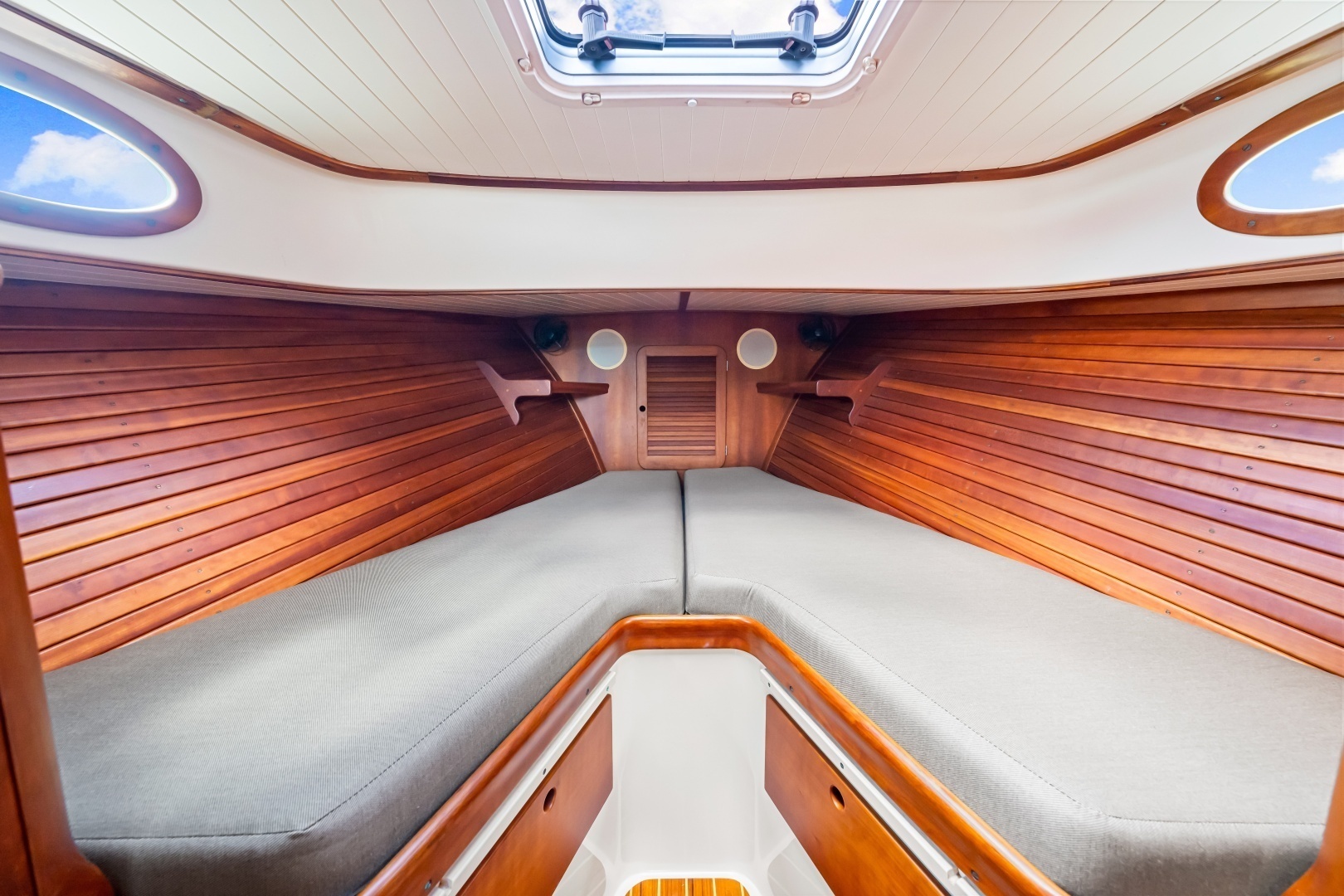 Hinckley-Picnic Boat 36 1998-Saddle Up Sarasota-Florida-United States-1998 36 Hinckley Picnic Boat Stateroom-6310463 | Thumbnail