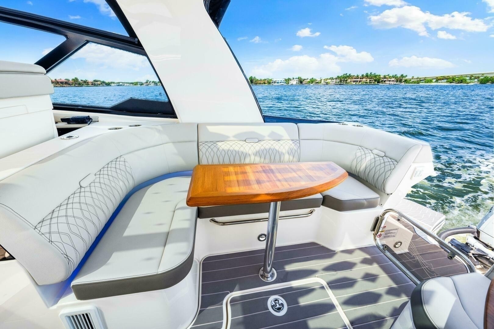 Sea Ray-370 Sundancer 2022-Golden Ticket Sarasota-Florida-United States-2022 Sea Ray 370 OB -6287889 | Thumbnail