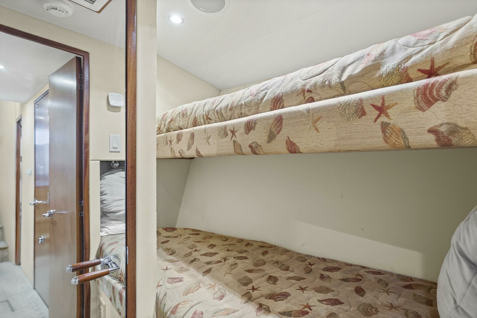 Hatteras-60 Convertible 2008-Blacksmith Orange Beach-Alabama-United States-2008 60 Hatteras Blacksmith Forward Starboard Stateroom-6273397 | Thumbnail