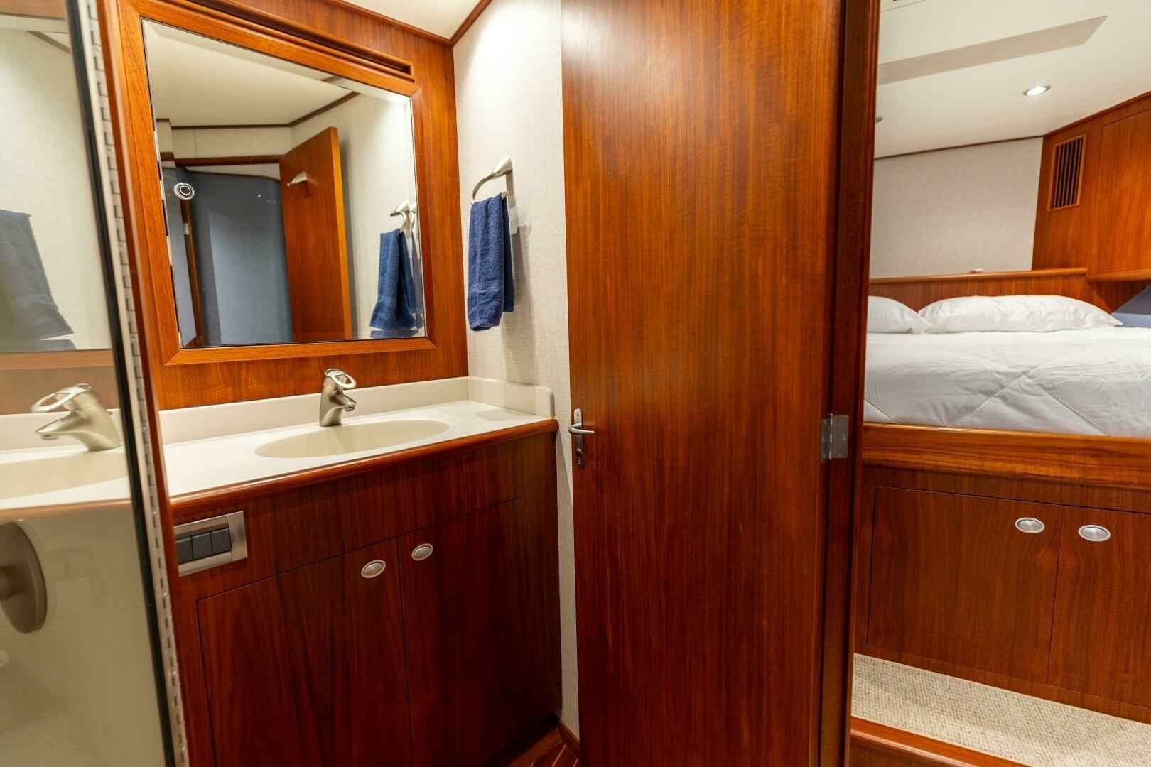 Jim Smith-68 Convertible 2006 -Destin-Florida-United States-2006 Jim Smith 68 Convertible Forward Stateroom Head-6923238 | Thumbnail