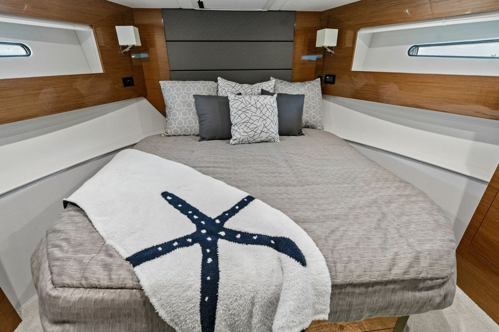 Cruisers Yachts-42 Cantius 2019-Truly Ineffable Longboat Key-Florida-United States-2019 Cruisers Yachts 42 Cantius Truly Ineffable-6277733 | Thumbnail