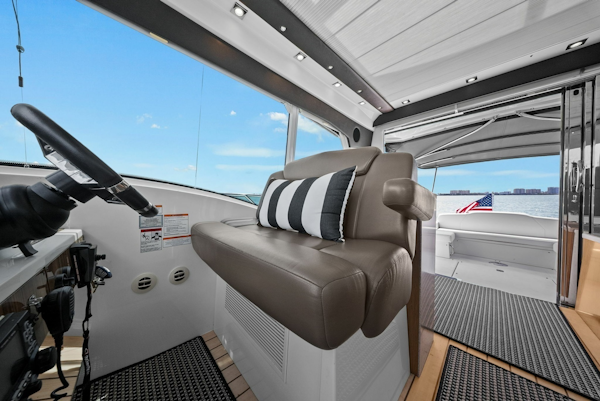 Cruisers Yachts-48 Cantius 2014-Freedom Sarasota-Florida-United States-6265057