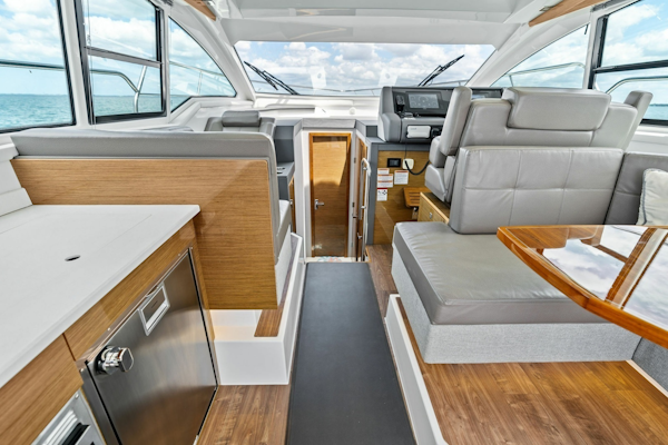 Cruisers Yachts-42 Cantius 2019-Truly Ineffable Longboat Key-Florida-United States-2019 Cruisers Yachts 42 Cantius Truly Ineffable-6277714